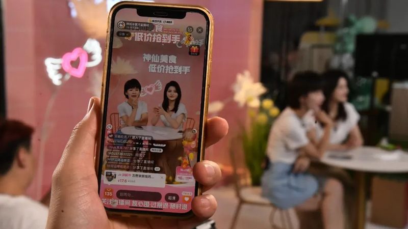 找育儿嫂通过中介还是私人